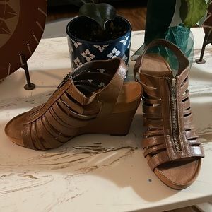 Aerosoles wedge sandal - brown/tan size 7 1/2M